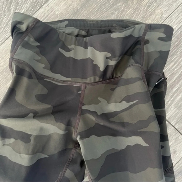 Athleta Black Ultimate Camo Tight Supersonic - Picture 4 of 6